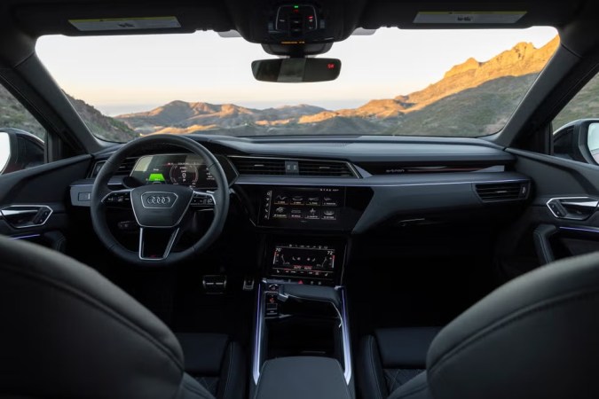 2024-audi-sq8-e-tron-