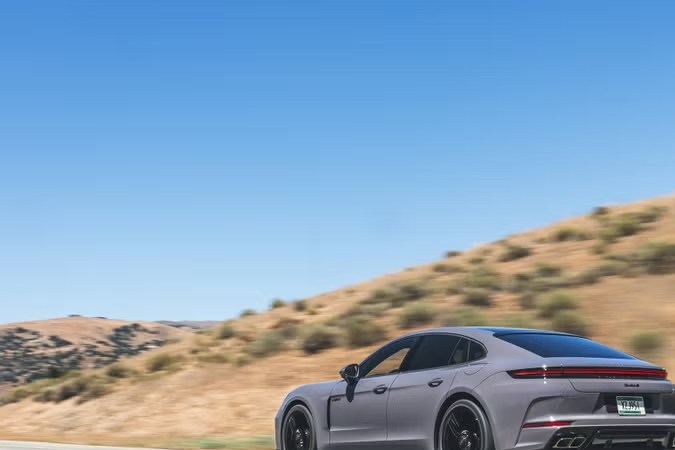 2025-porsche-panamera-turbo-s-e-hybrid