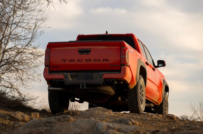 Toyota mantiene la única pick-up manual del mercado en 2025