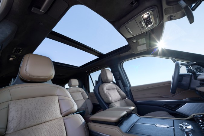 Lincoln Navigator 2025: lujo de seis cifras