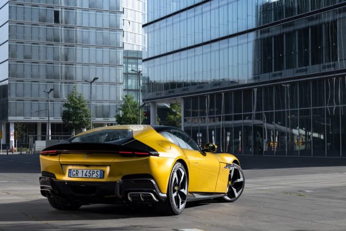 2025-ferrari-12cilindri-