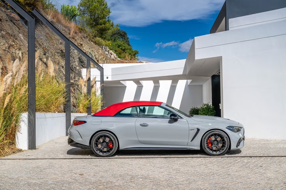 2025-mercedes-amg-cle53-cabriolet