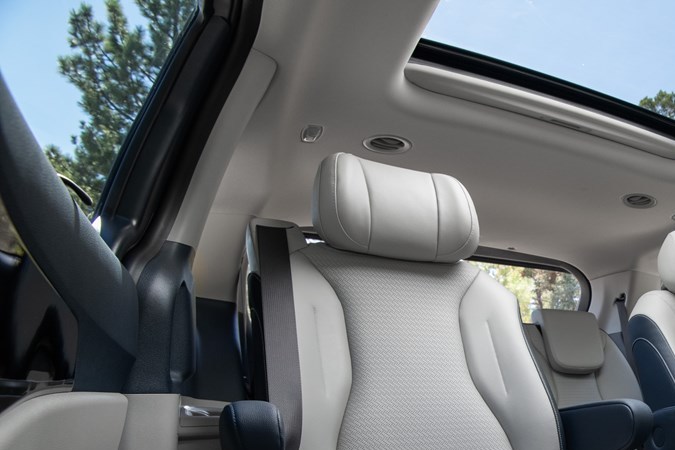 2025 Kia Carnival Hibrida