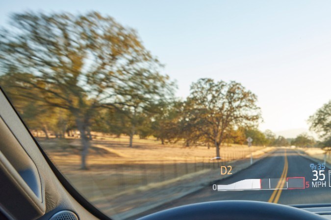 Adiós a las pantallas: hologramas en el parabrisas son el futuro