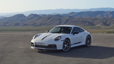 ¿Purista de corazón? El Porsche 911 Carrera T 2025 te sorprenderá