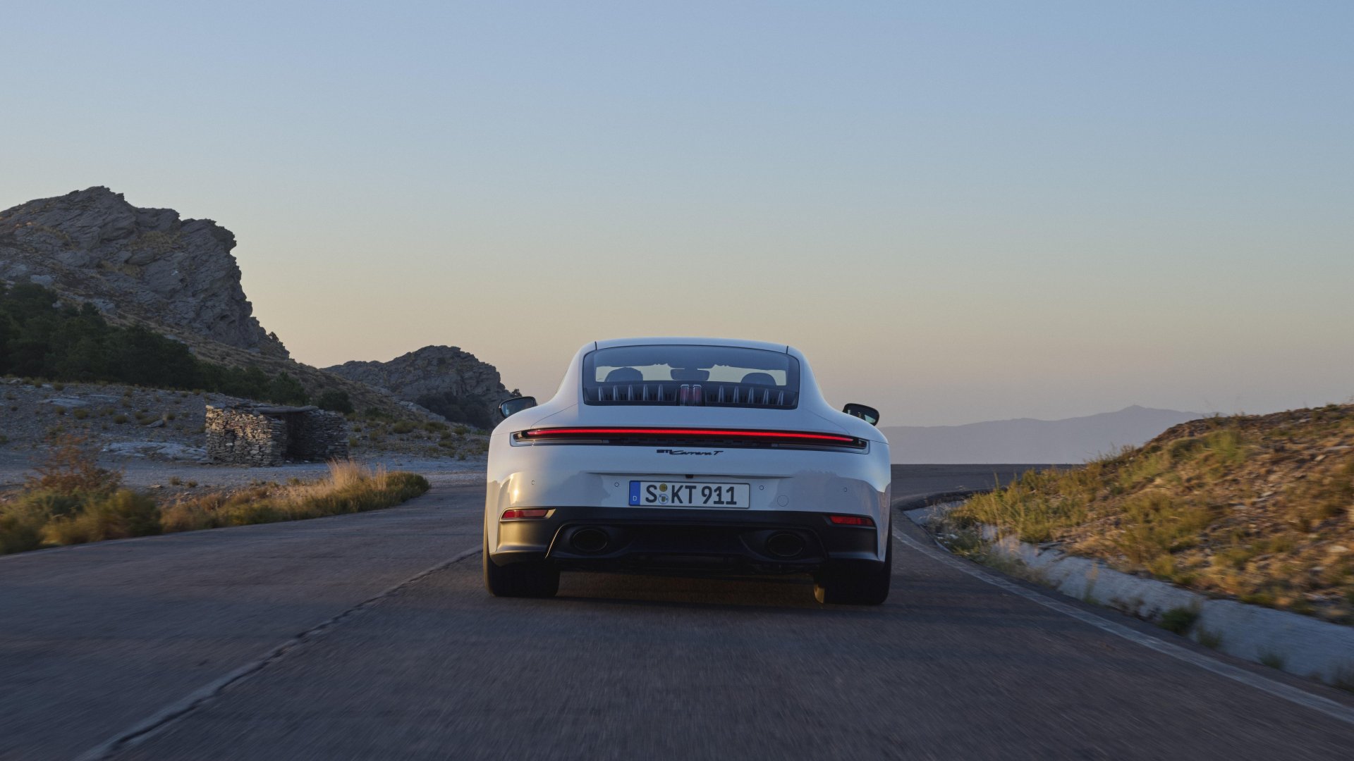 ¿Purista de corazón? El Porsche 911 Carrera T 2025 te sorprenderá