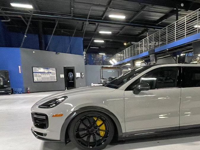 Mark Zuckerberg crea el primer monovolumen de Porsche