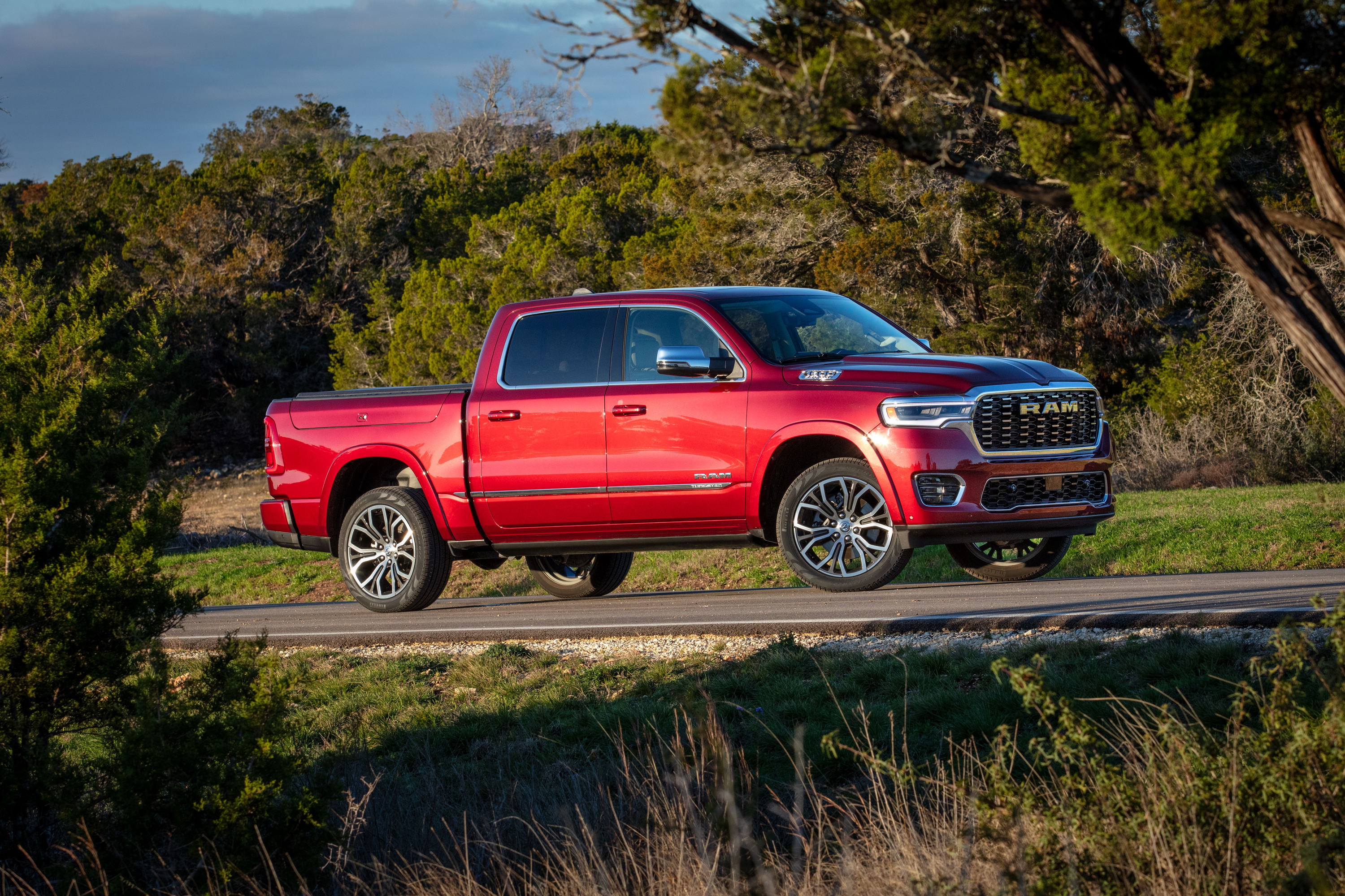 1500 Tungsten vs Sierra Denali: ¿Cuál pickup de lujo elegir?