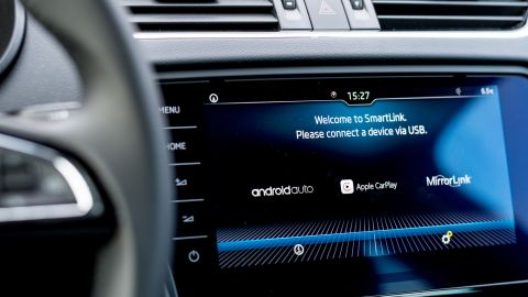 La forma más barata de tener Apple CarPlay y Android Auto