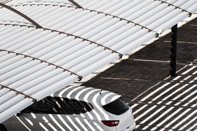 Sol vs. sombra: Las peligrosas temperaturas que alcanzan los autos