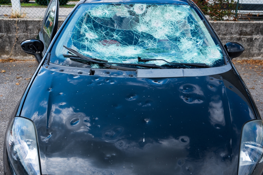 Auto con daños por granizo: ¿buena oferta o riesgo oculto?