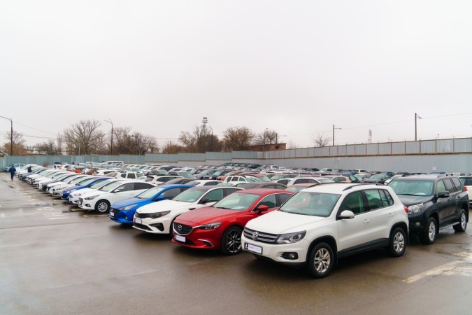 ¿Es recomendable comprar un carro con 200 mil millas?