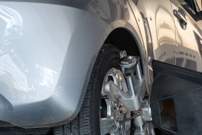 ¿Por qué mi auto vibra al frenar? Las causas más comunes