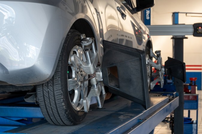 ¿Por qué mi auto vibra al frenar? Las causas más comunes