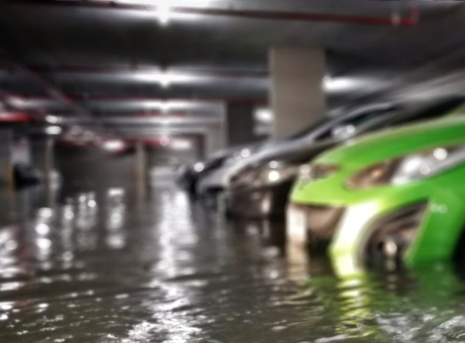 ¿Qué hacer si te encuentras en una inundación conduciendo?