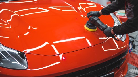 cuánto cobra por pulir un auto en Estados Unidos