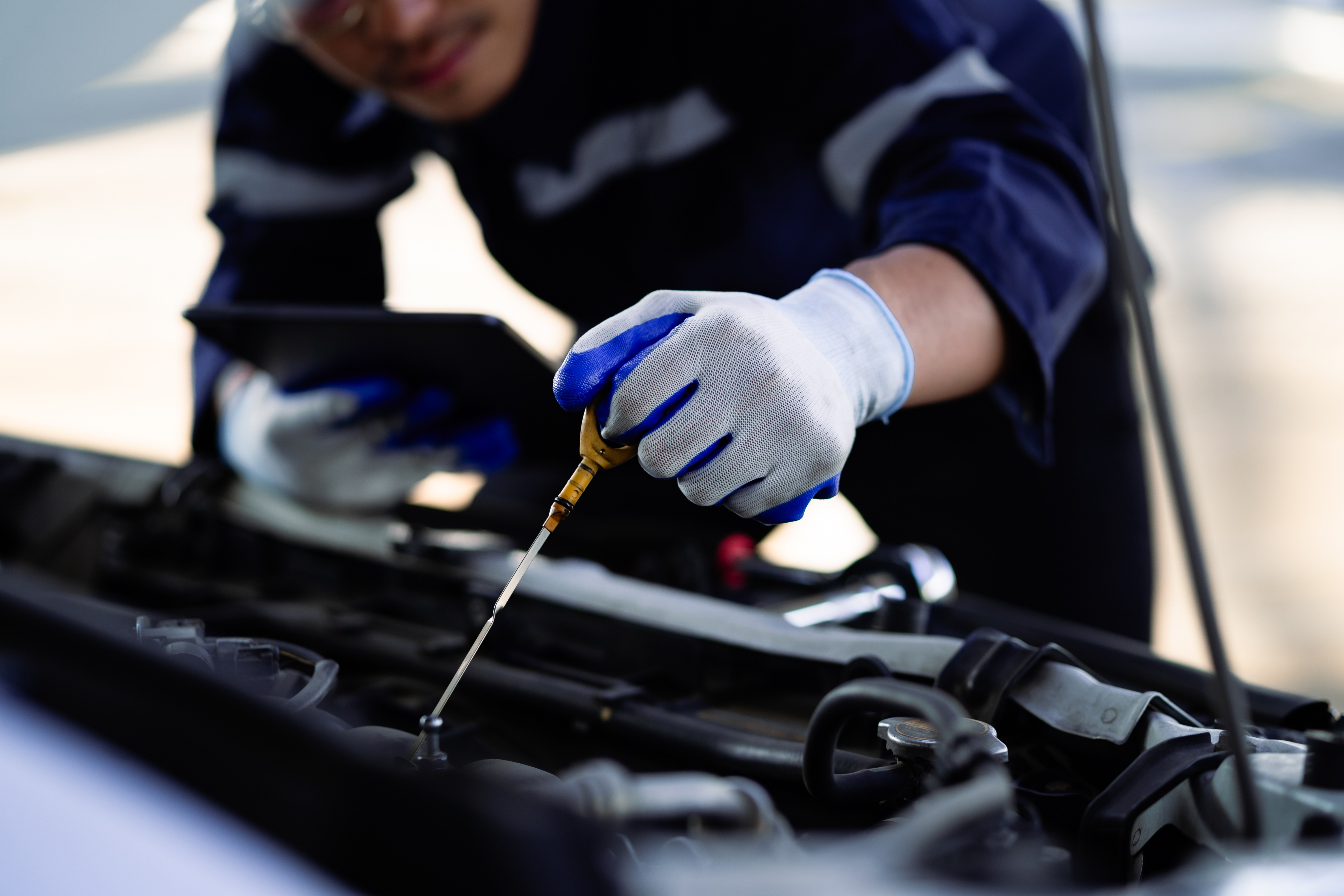 Cuánto cobra por hora un mecánico automotriz