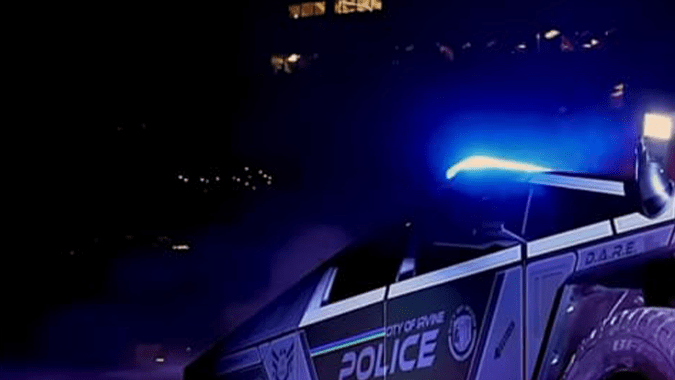 Presentan la primera Tesla Cybertruck policía en California