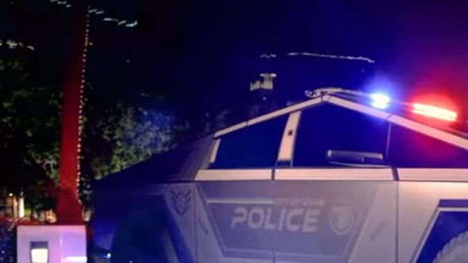 Presentan la primera Tesla Cybertruck policía en California