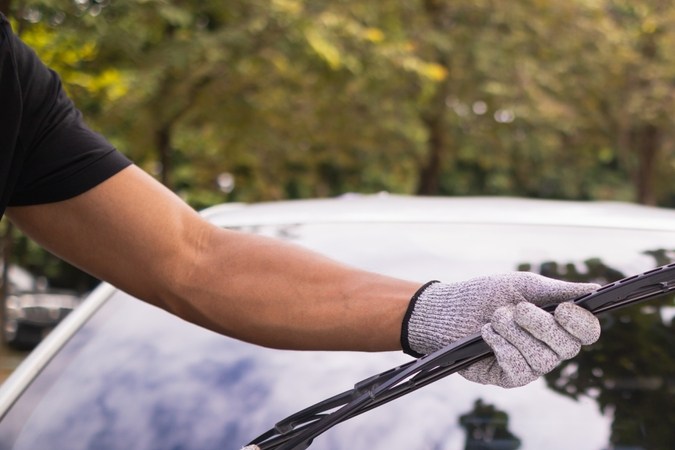 Cómo restaurar las escobillas del limpiaparabrisas sin gastar dinero