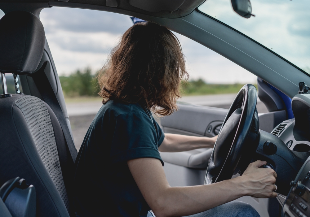 Qué pasa si apagas tu auto en marcha: ¿genialidad o mala idea?