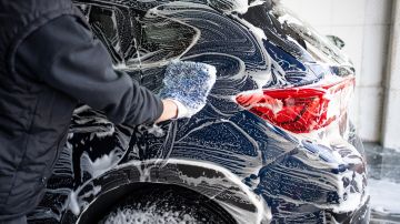 ¿Es dañino usar jabón para platos al lavar tu coche? Lo que debes saber