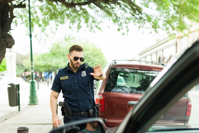 La Policía registra mi auto sin orden: ¿qué derechos tengo?