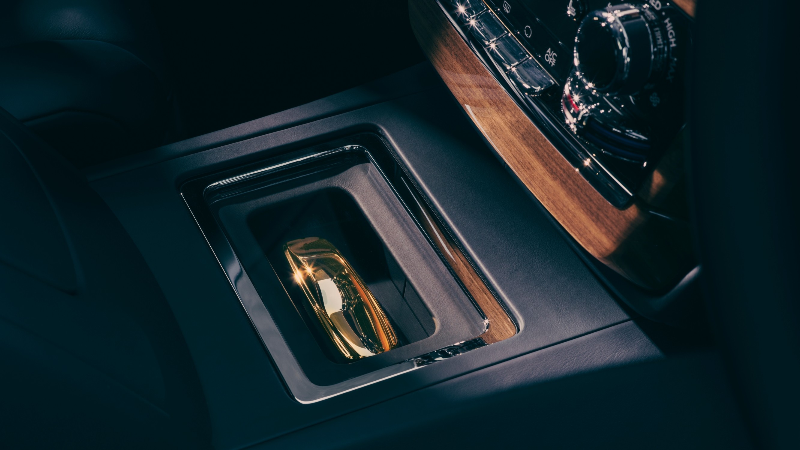 Rolls-Royce Phantom Goldfinger, un homenaje al film de 1964