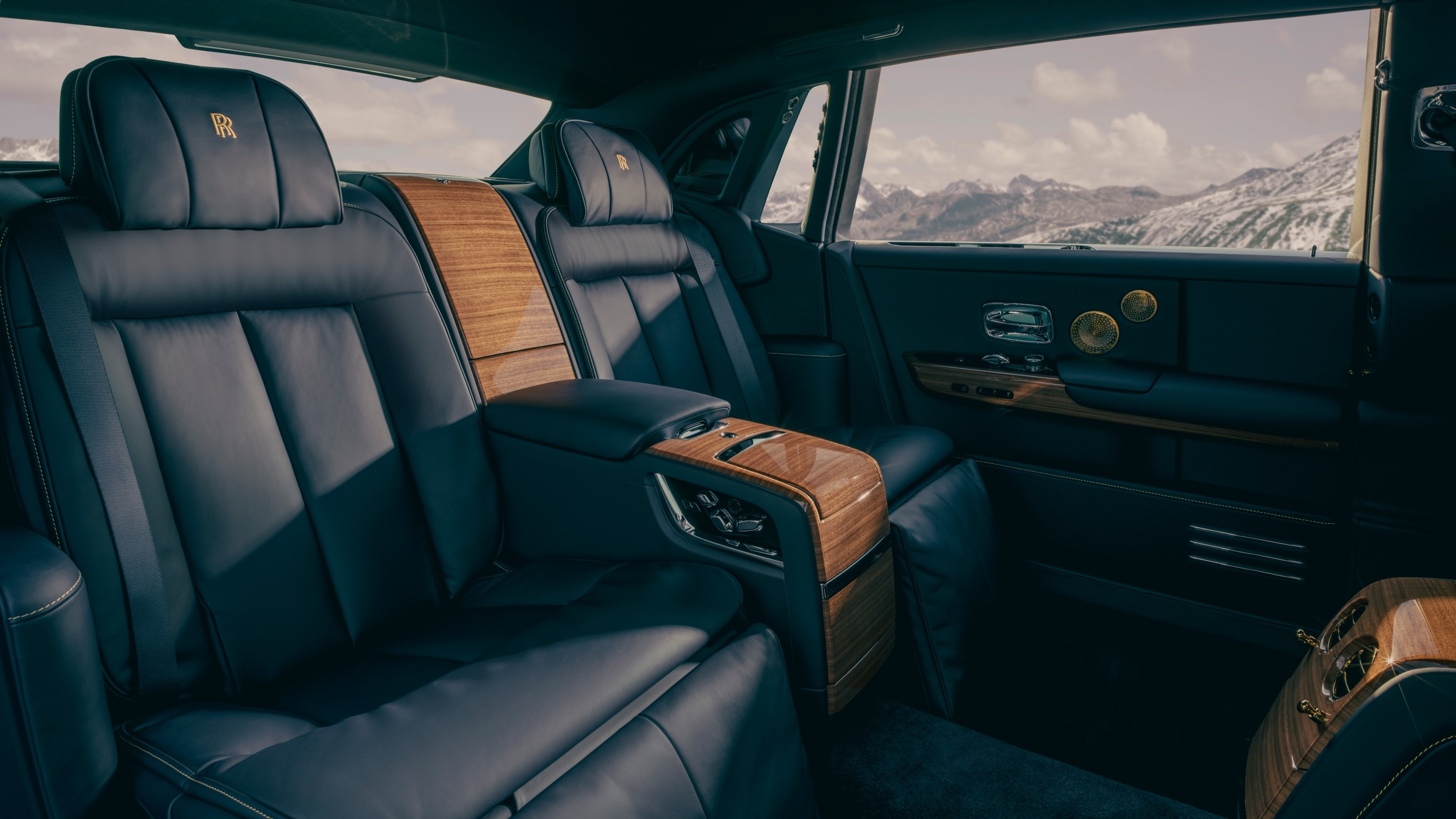 Rolls-Royce Phantom Goldfinger, un homenaje al film de 1964