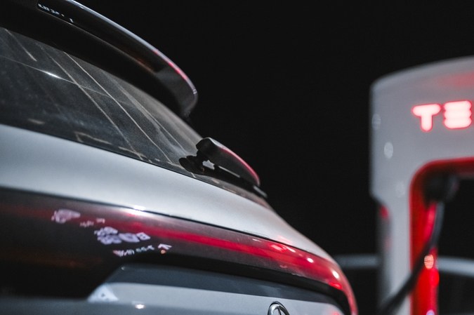 ¿Son compatibles los Tesla Superchargers con otros autos eléctricos?