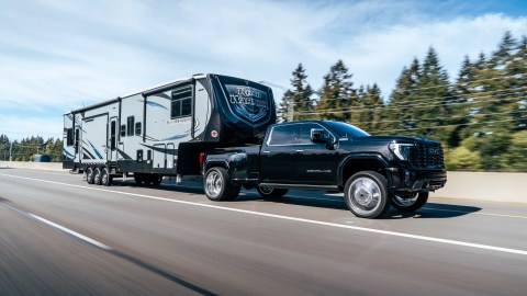 1500 Tungsten vs Sierra Denali: ¿Cuál pickup de lujo elegir?