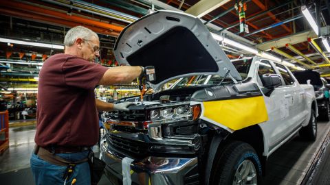 ¿Eres dueño de una Silverado o Sierra? Podrías recibir hasta $12,700