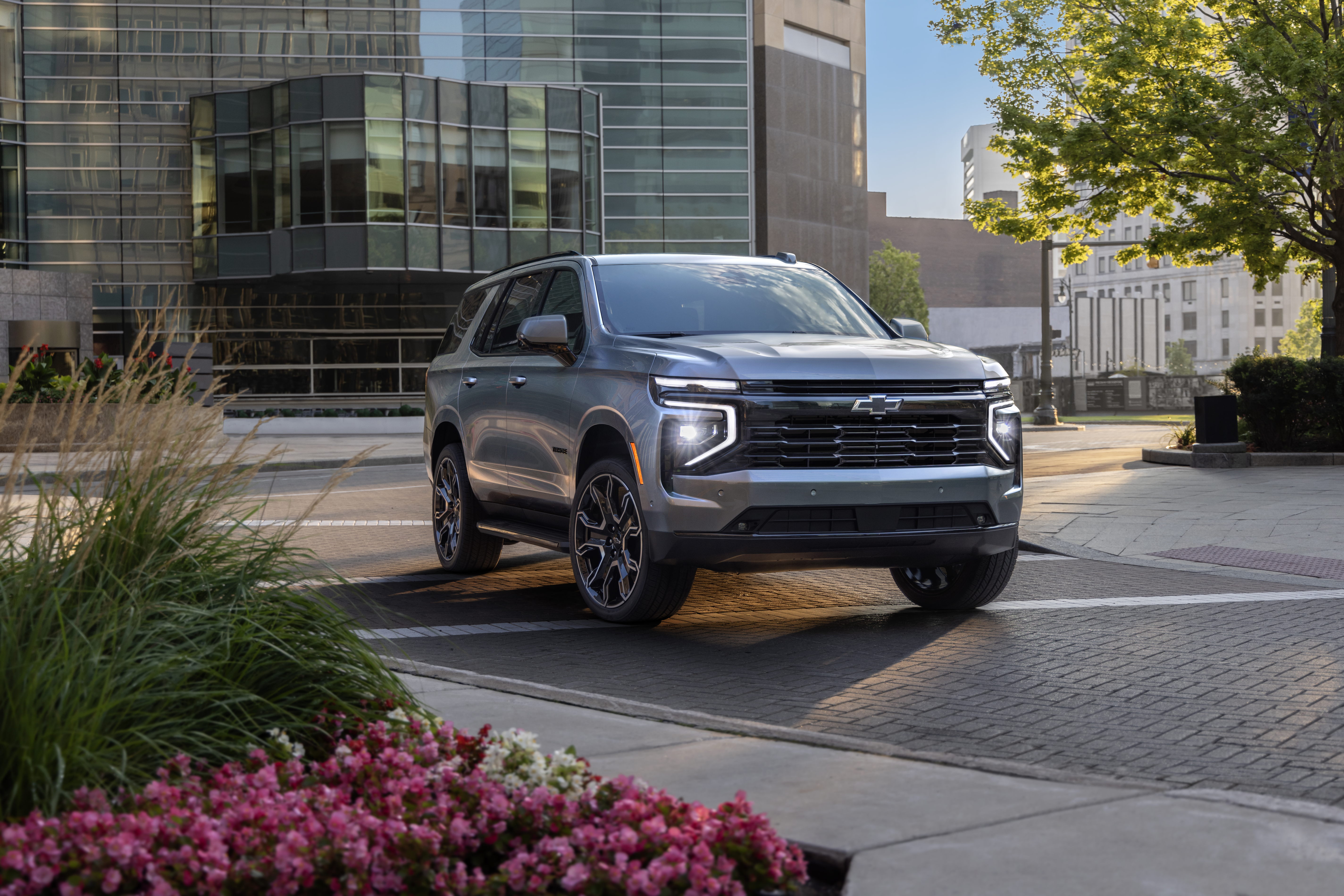 Chevrolet Suburban y Tahoe 2025 se actualizan para seguir dominando