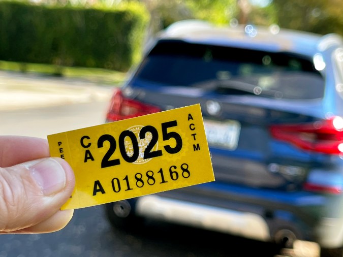 ¿Qué pasa si manejo sin placas en Estados Unidos?