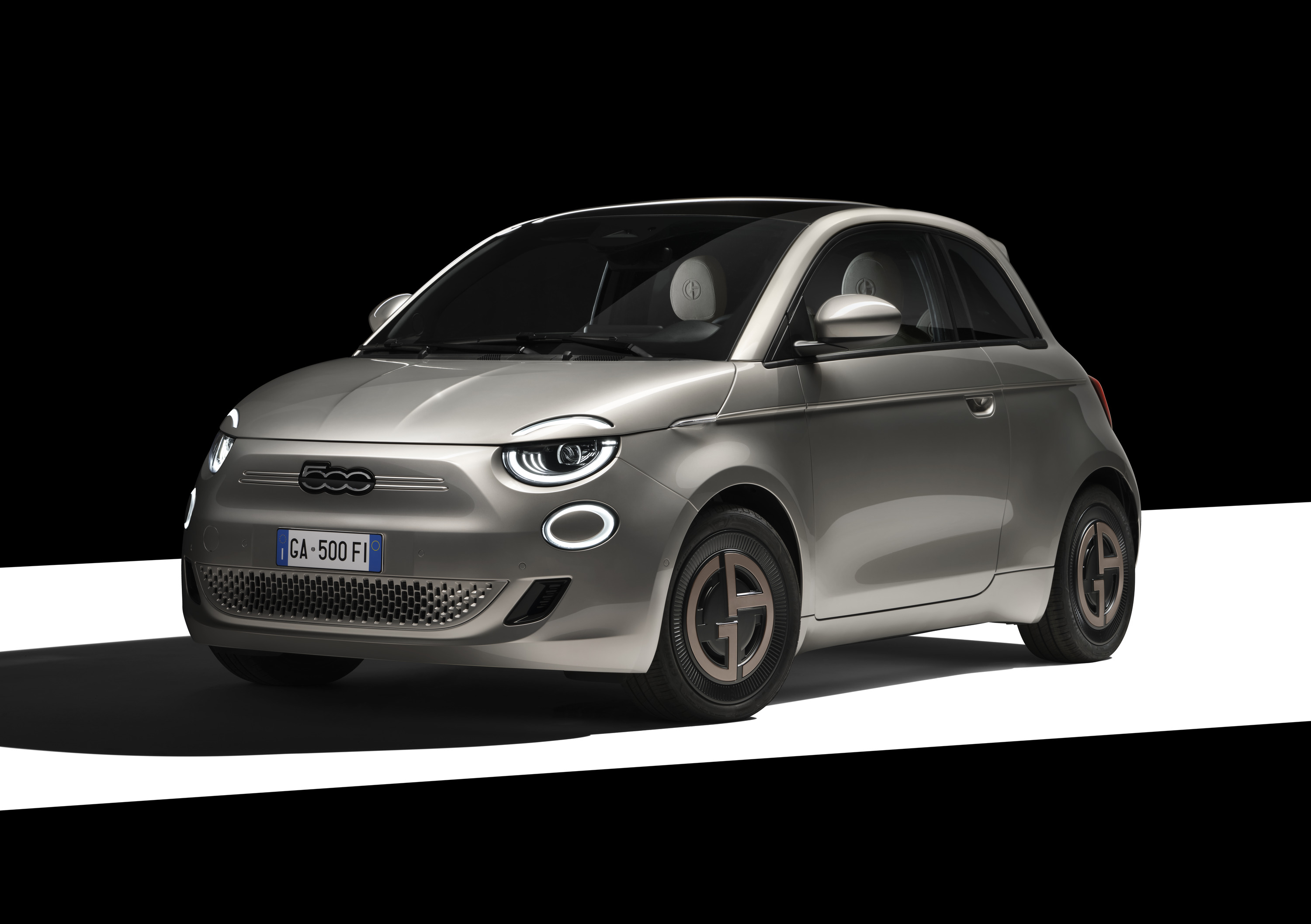 Fiat resalta la elegancia del 500e con la edición Armani