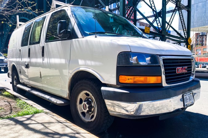 GMC Savana 2025: la furgoneta que sigue fiel a sus inicios