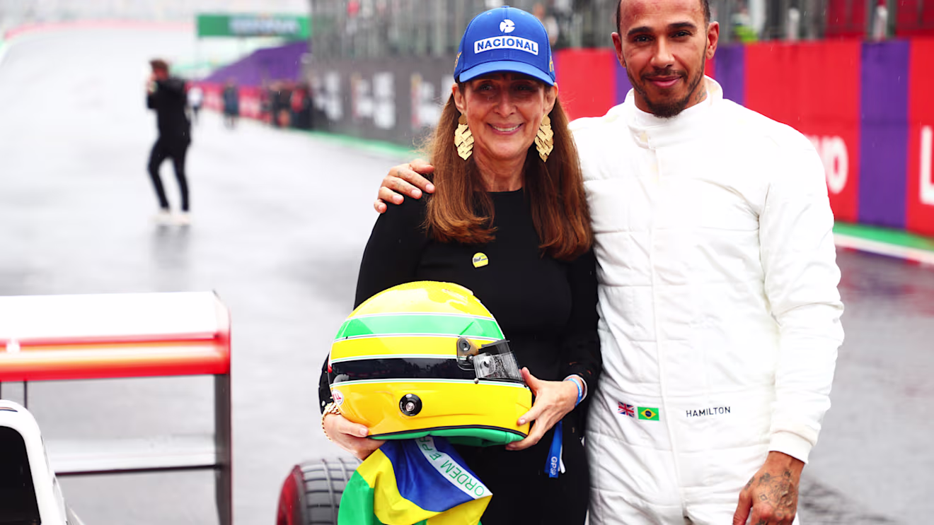 Lewis Hamilton conmueve a todos con gran homenaje a Senna