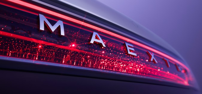 Huawei lanza su súper auto: rival de Mercedes y Rolls-Royce
