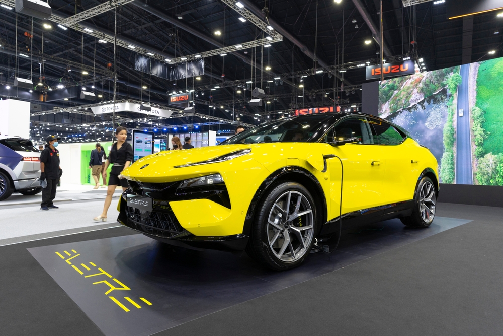 Lotus dice adiós a los EV y resucita los motores de gasolina