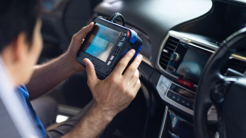 Por qué mi carro se mueve como lancha