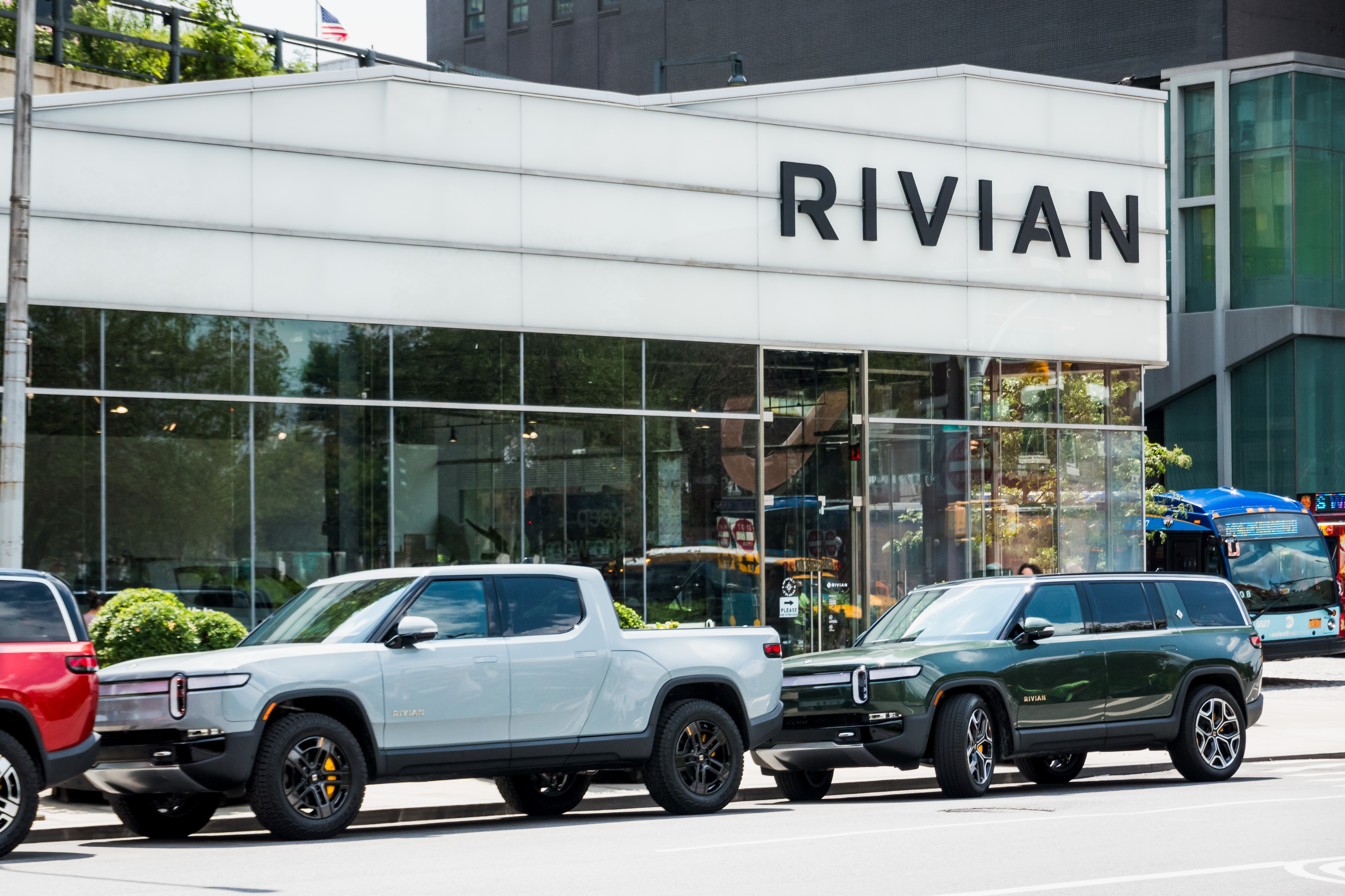 Cierre de fábricas y alianza con Rivian: la estrategia de Volkswagen