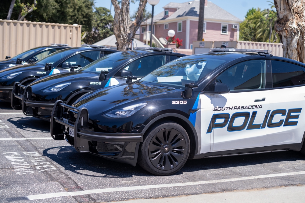 La razón por la que los Tesla no pueden ser carros de policía