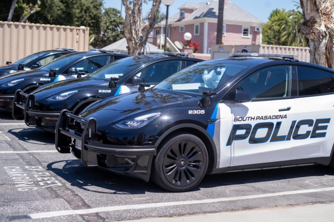 La razón por la que los Tesla no pueden ser carros de policía