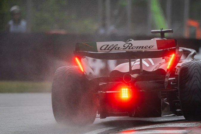 ¿Por qué los coches de Formula 1 no tienen luces delanteras?