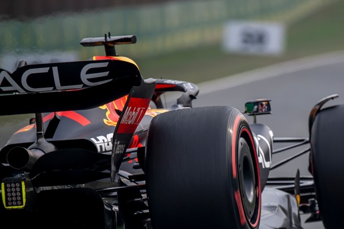 ¿Por qué los coches de Formula 1 no tienen luces delanteras?