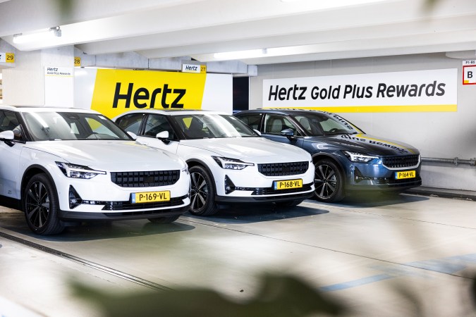 Hertz al borde del colapso por culpa de los autos eléctricos