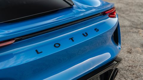 Lotus dice adiós a los EV y resucita los motores de gasolina