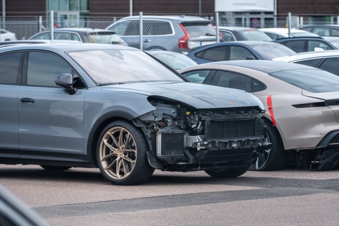 ¿Por qué Tesla y Porsche encabezan lista de accidentes mortales?