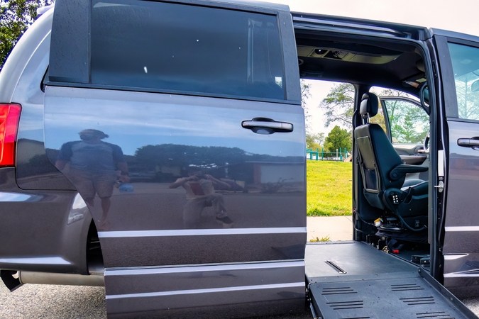 Embarazadas, mayores, lesionados: adapta tu auto para todos