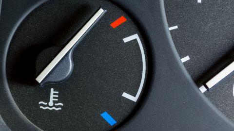 Cómo montar un sensor de temperatura auxiliar en el carro